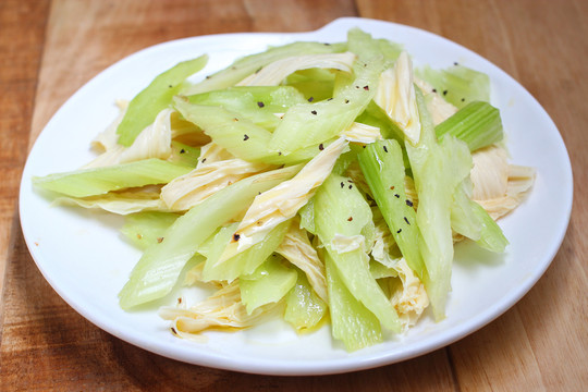 芹菜腐竹