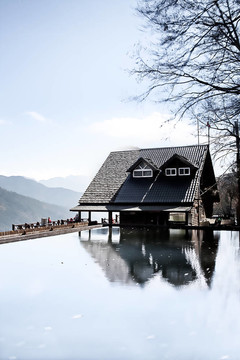 雪山登山口的小屋