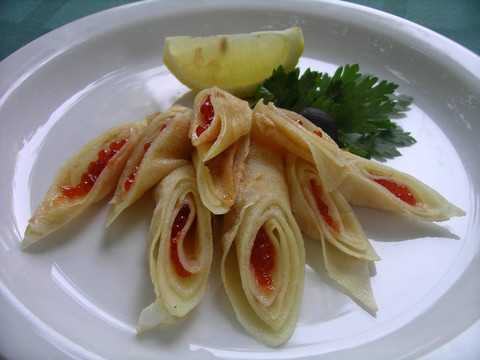 與紅魚(yú)子醬煎餅