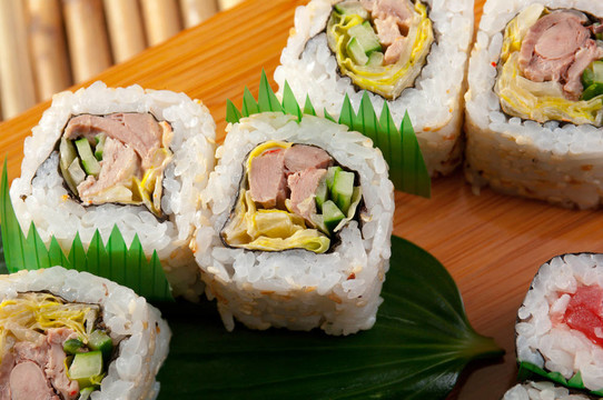 煙熏魚(yú)壽司卷