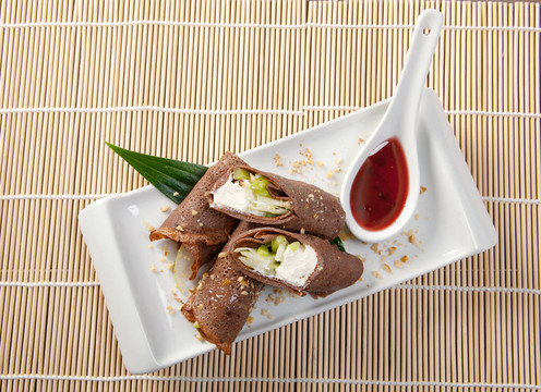 日本料理甜品真希壽司巧克力卷各種水果奶油