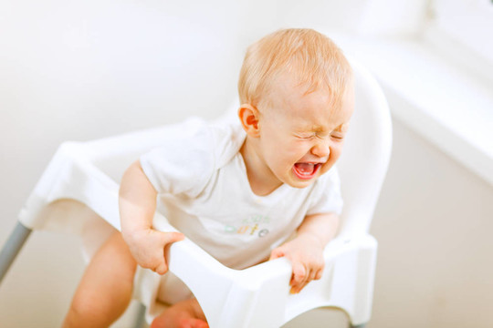 嬰兒椅哭泣嬰兒