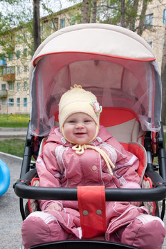 嬰兒；公園；肖像