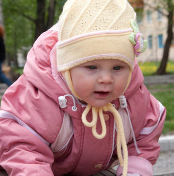 嬰兒；公園；肖像