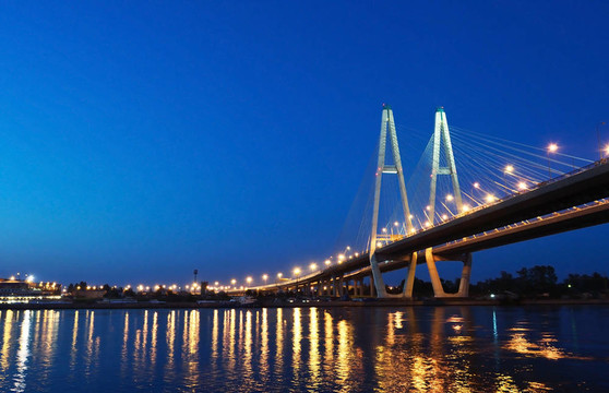 夜間斜拉橋