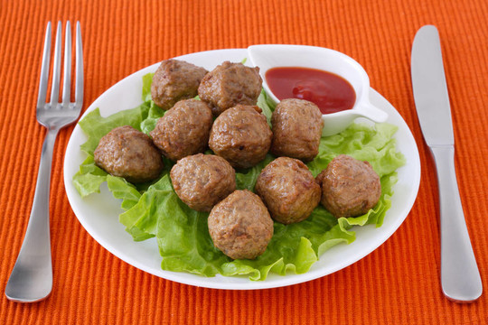 醬板上肉丸