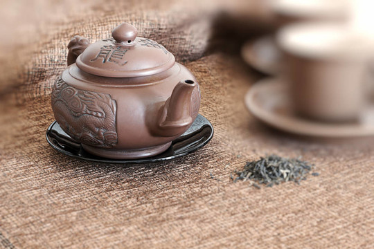 茶壺；杯子和綠茶