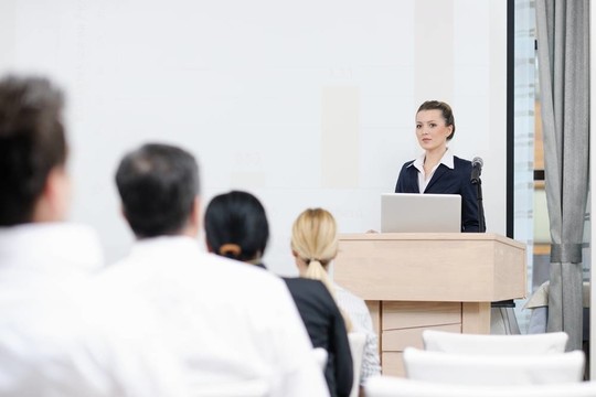 商務女性演示