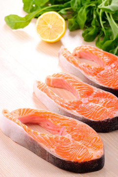 鮭魚牛排原料