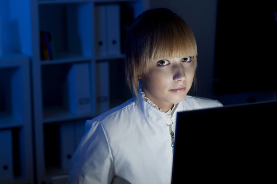 夜間辦公室工作