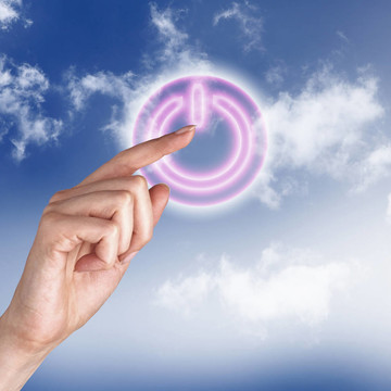 天空背景下的電源按鈕
