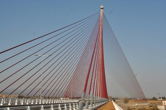 atirantado el Puente de塔拉韋拉；