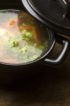 陶瓷碗雞湯