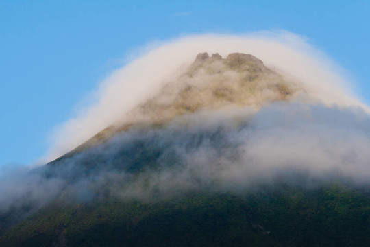 阿雷納爾火山