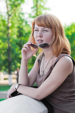 美麗的姜頭發(fā)女人肖像
