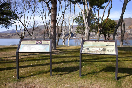 celilo公園和老松樹；俄勒岡州哥倫比亞河。
