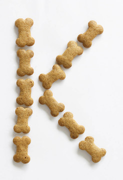 骨形狗食字母K