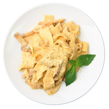 在奶油沙司的CEP papardelle