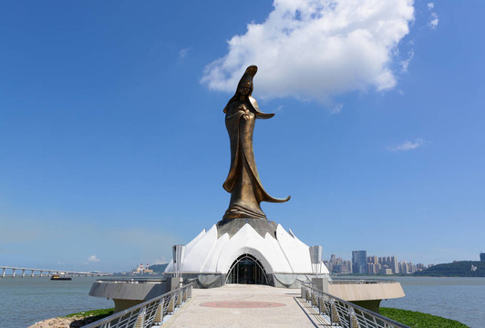 Kun Iam的雕像