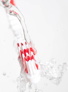 在水潑Toothbrush