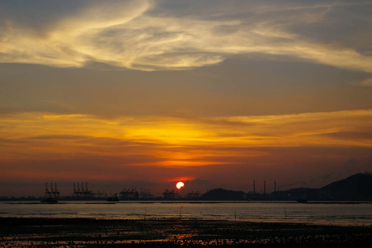 香港沿海邊美麗的日落