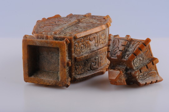 戰(zhàn)國玉器 戰(zhàn)國獸鳳紋玉壘
