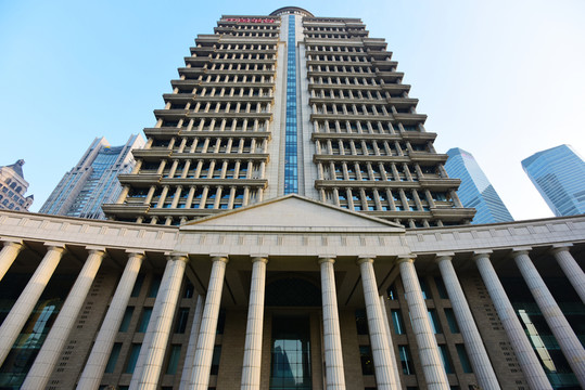 仰拍的中國(guó)平安大樓