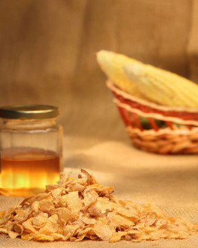 玉米片用蜂蜜和玉米棒子