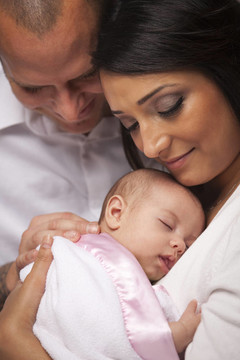 Mixed Race Young與Newborn Baby家族
