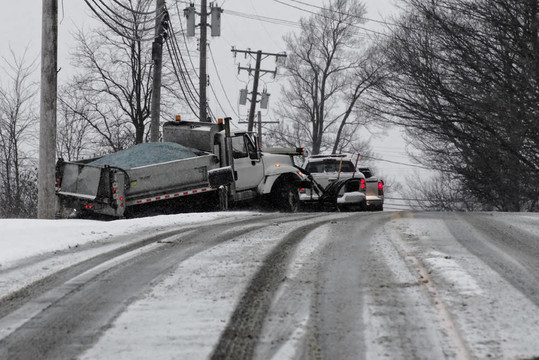公路上的雪犁
