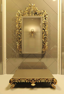 皇家鏡與金色框架豪華室內(nèi)