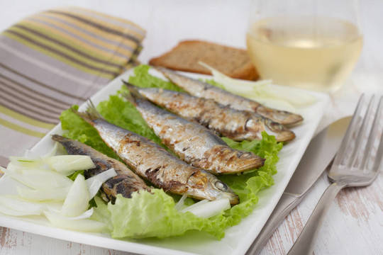 沙丁油魚炒生菜