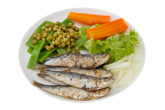 胡蘿卜和青豆炒沙丁油魚