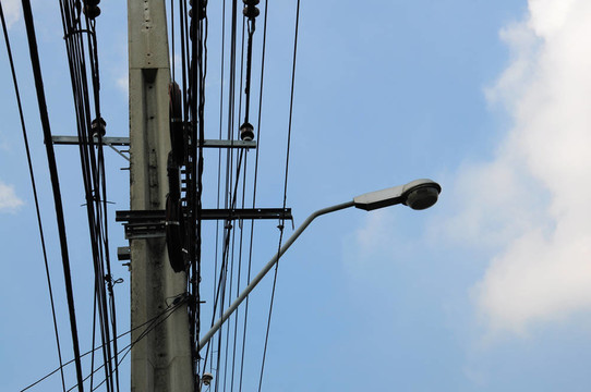 熒光燈和電線