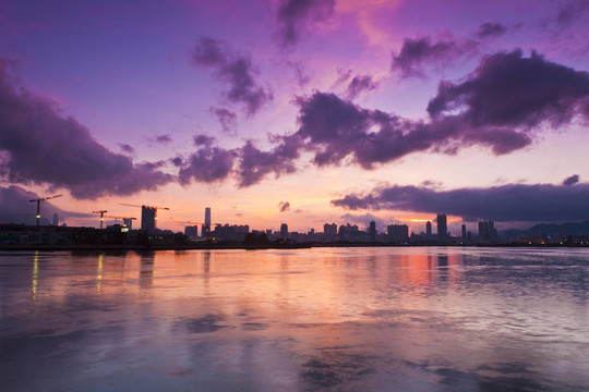 在香港市中心的日落