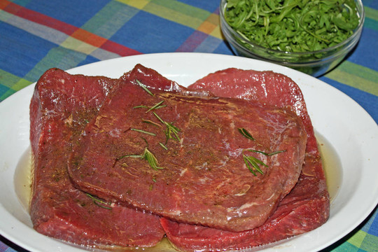 鮮切片紅準備熟牛肉
