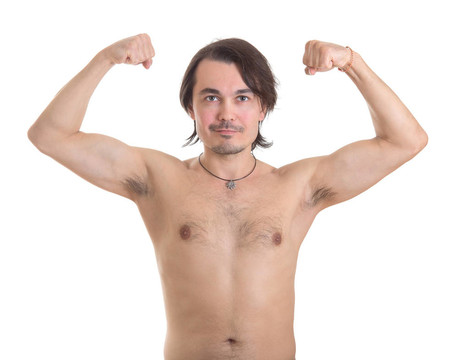 英俊的中年男子展示他的肌肉；孤立在白色背景