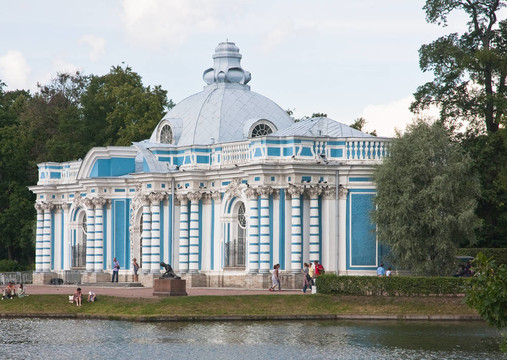俄羅斯.圣彼德堡。Tsarskoe Selo（Pushkin）。凱瑟琳在大塘海岸公園亭石窟。