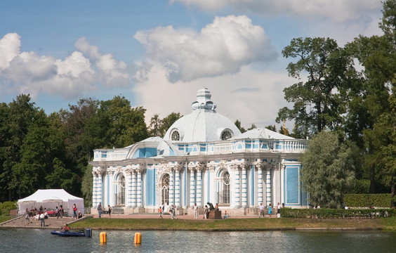 俄羅斯.圣彼德堡。Tsarskoe Selo（Pushkin）。凱瑟琳在大塘海岸公園亭石窟。