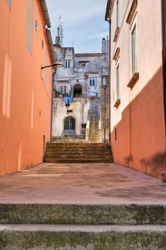 小巷。Vico del Gargano。普利亞。意大利.