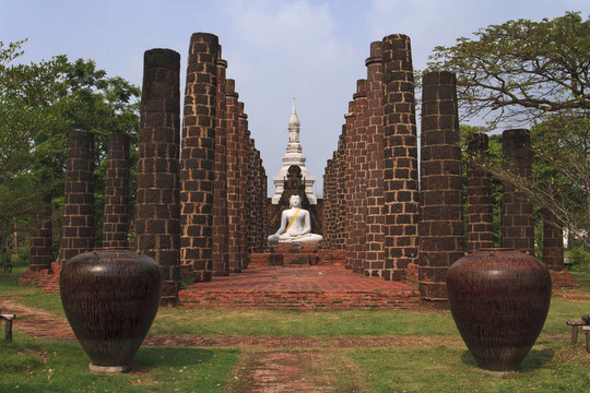 White buddha坐