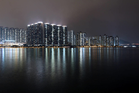 香港的公寓樓在晚上