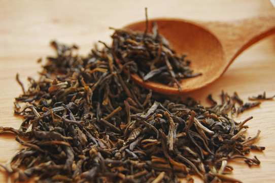 茶葉和勺子