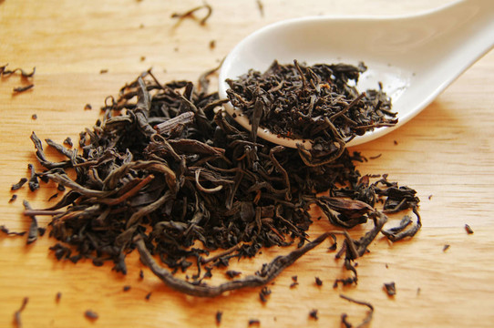 茶葉和勺子