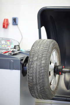 車輪平衡機(jī)