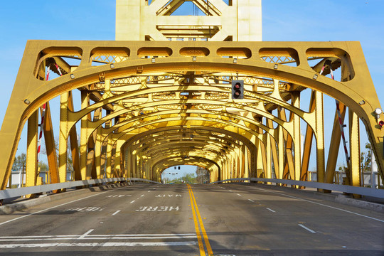 薩克拉門托塔橋