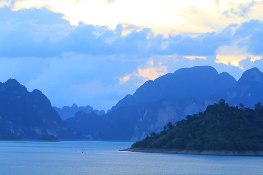 Khao Sok；著名的泰國國家公園