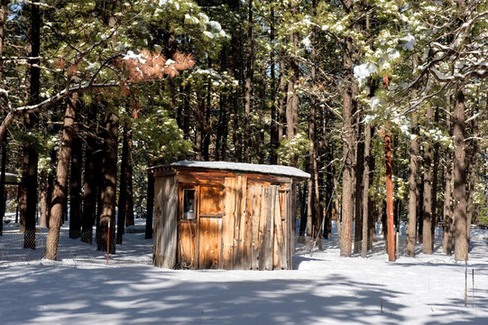 雪中小屋