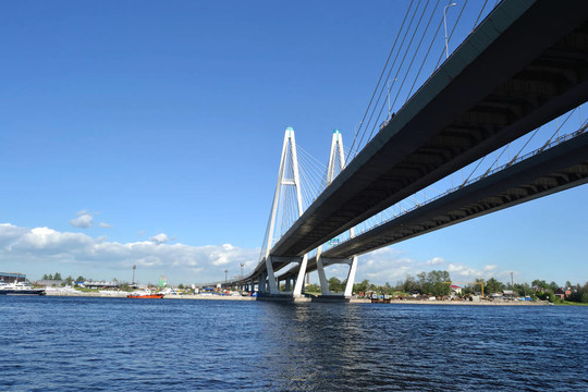 电缆支撑桥在圣彼得堡