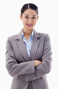 一個(gè)微笑的女商人肖像擺臂